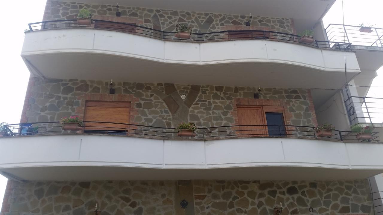 Velaj Apartments Орікум Екстер'єр фото